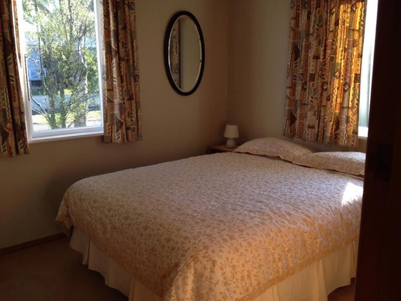 Turangi Home Family Size Lago Lago Taupo Exterior foto
